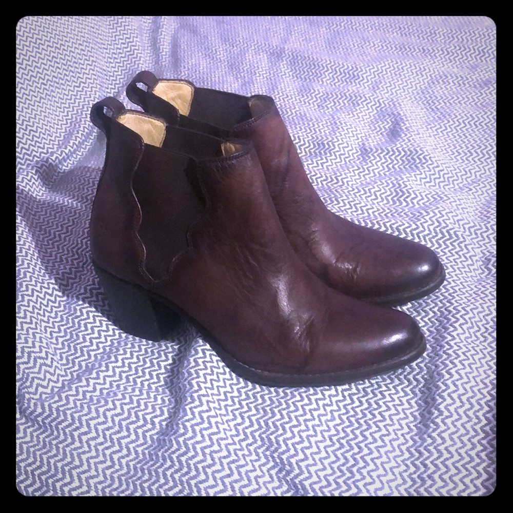 Gently used Women’s size 9 Frye brand booties